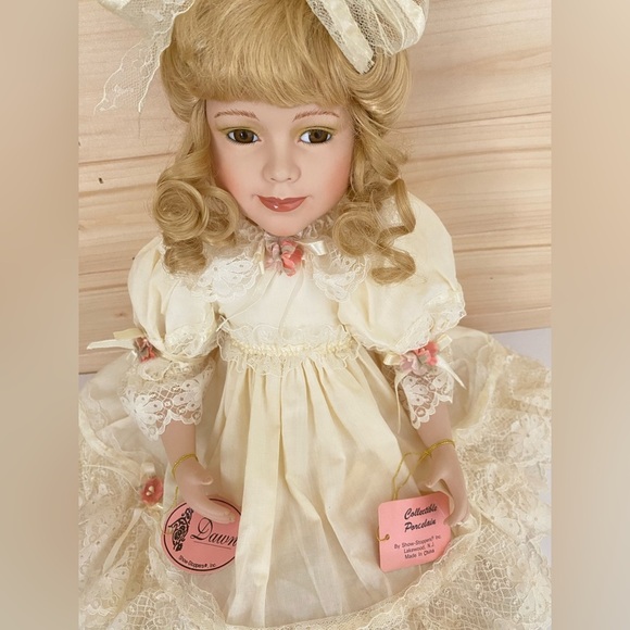 Vintage SHOW-STOPPERS Collectible Porcelain Doll Dawn - Picture 1 of 16